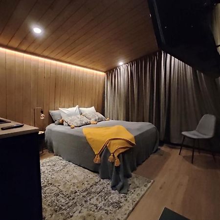 קמפלה Black Hotel מראה חיצוני תמונה