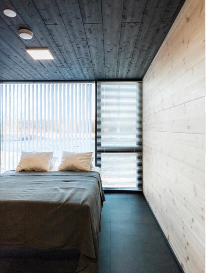 קמפלה Black Hotel מראה חיצוני תמונה
