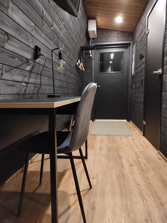 קמפלה Black Hotel מראה חיצוני תמונה