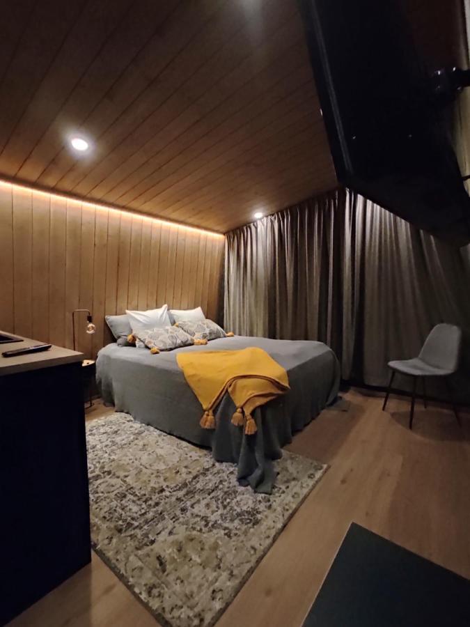קמפלה Black Hotel מראה חיצוני תמונה